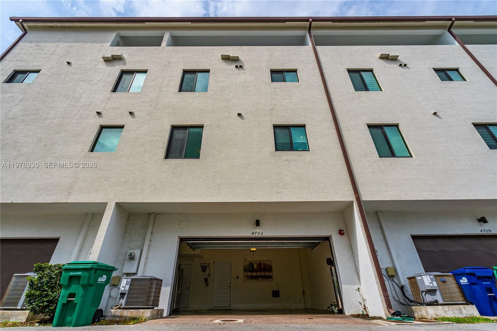 4703 Nw 84th Ct 4703, Doral, Florida 33166, Doral, Florida 33166, 3 Bedrooms Bedrooms, ,3 BathroomsBathrooms,Residential Lease,For Rent,4703 Nw 84th Ct 4703, Doral, Florida 33166,A11978935