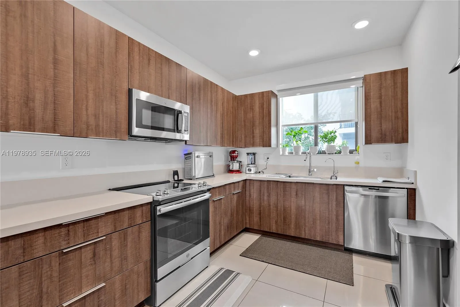4703 Nw 84th Ct 4703, Doral, Florida 33166, Doral, Florida 33166, 3 Bedrooms Bedrooms, ,3 BathroomsBathrooms,Residential Lease,For Rent,4703 Nw 84th Ct 4703, Doral, Florida 33166,A11978935
