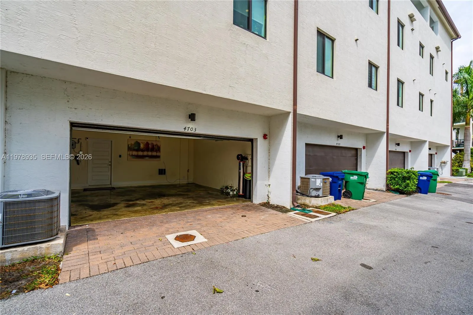 4703 Nw 84th Ct 4703, Doral, Florida 33166, Doral, Florida 33166, 3 Bedrooms Bedrooms, ,3 BathroomsBathrooms,Residential Lease,For Rent,4703 Nw 84th Ct 4703, Doral, Florida 33166,A11978935