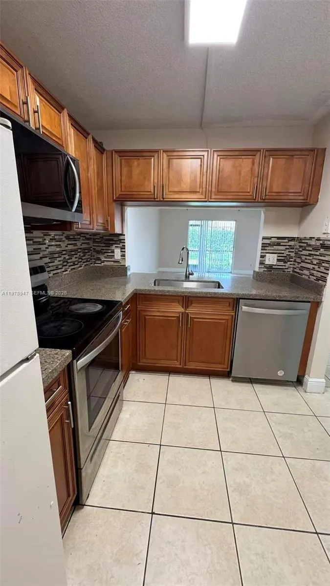 10349 Nw 8th St 106, Pembroke Pines, Florida 33026, Pembroke Pines, Florida 33026, 2 Bedrooms Bedrooms, ,2 BathroomsBathrooms,Residential Lease,For Rent,10349 Nw 8th St 106, Pembroke Pines, Florida 33026,A11978947
