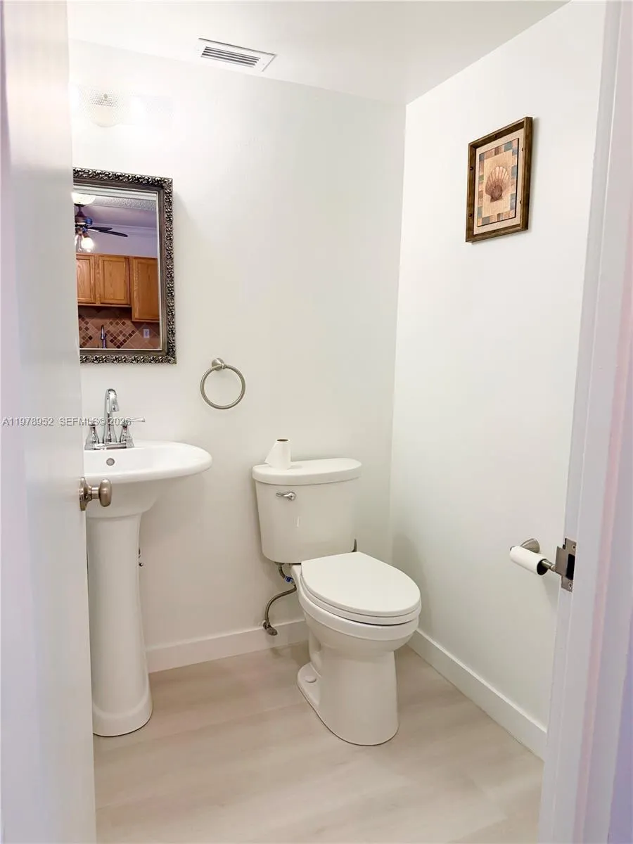 3725 S Ocean Dr 521, Hollywood, Florida 33019, Hollywood, Florida 33019, 1 Bedroom Bedrooms, ,1 BathroomBathrooms,Residential Lease,For Rent,3725 S Ocean Dr 521, Hollywood, Florida 33019,A11978952