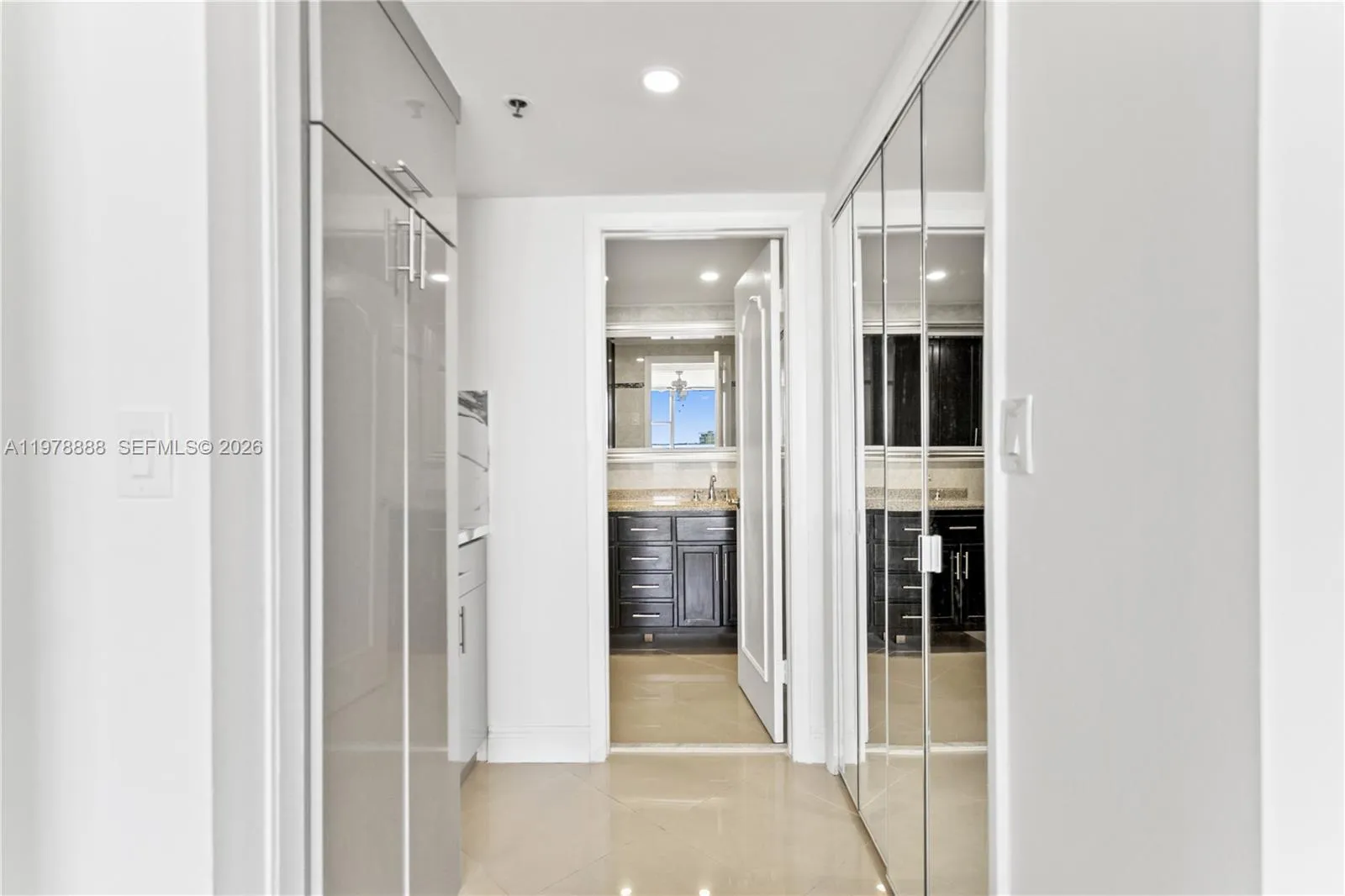 3850 Washington St 816, Hollywood, Florida 33021, Hollywood, Florida 33021, 2 Bedrooms Bedrooms, ,2 BathroomsBathrooms,Residential,For Sale,3850 Washington St 816, Hollywood, Florida 33021,A11978888