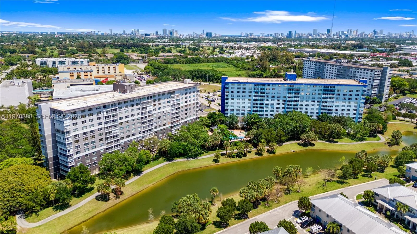 3850 Washington St 816, Hollywood, Florida 33021, Hollywood, Florida 33021, 2 Bedrooms Bedrooms, ,2 BathroomsBathrooms,Residential,For Sale,3850 Washington St 816, Hollywood, Florida 33021,A11978888