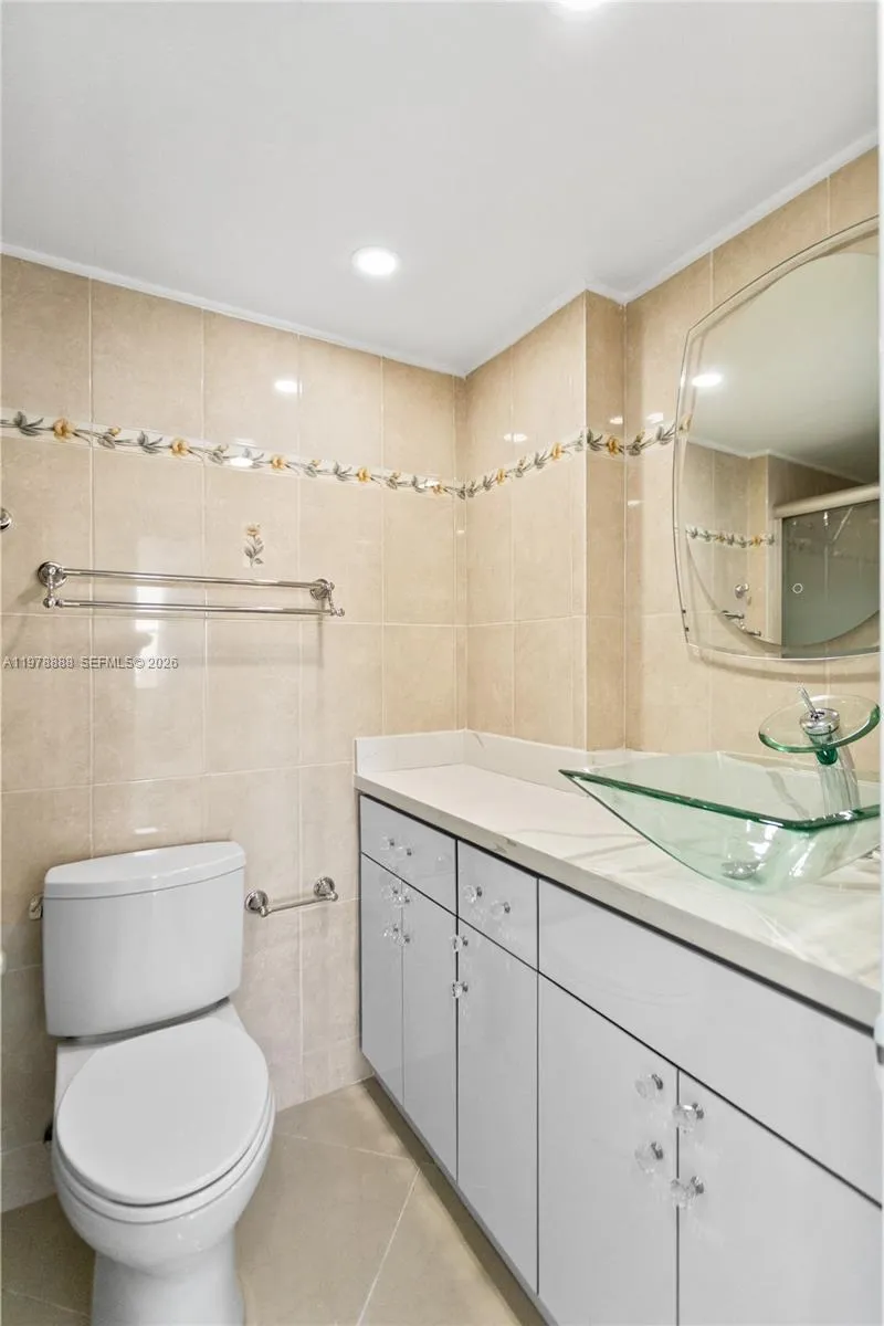 3850 Washington St 816, Hollywood, Florida 33021, Hollywood, Florida 33021, 2 Bedrooms Bedrooms, ,2 BathroomsBathrooms,Residential,For Sale,3850 Washington St 816, Hollywood, Florida 33021,A11978888
