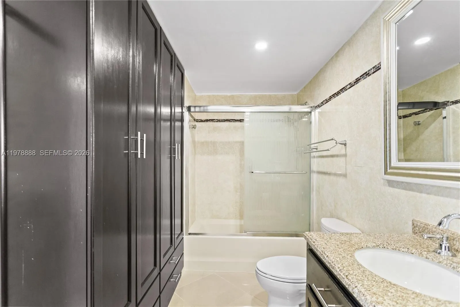 3850 Washington St 816, Hollywood, Florida 33021, Hollywood, Florida 33021, 2 Bedrooms Bedrooms, ,2 BathroomsBathrooms,Residential,For Sale,3850 Washington St 816, Hollywood, Florida 33021,A11978888