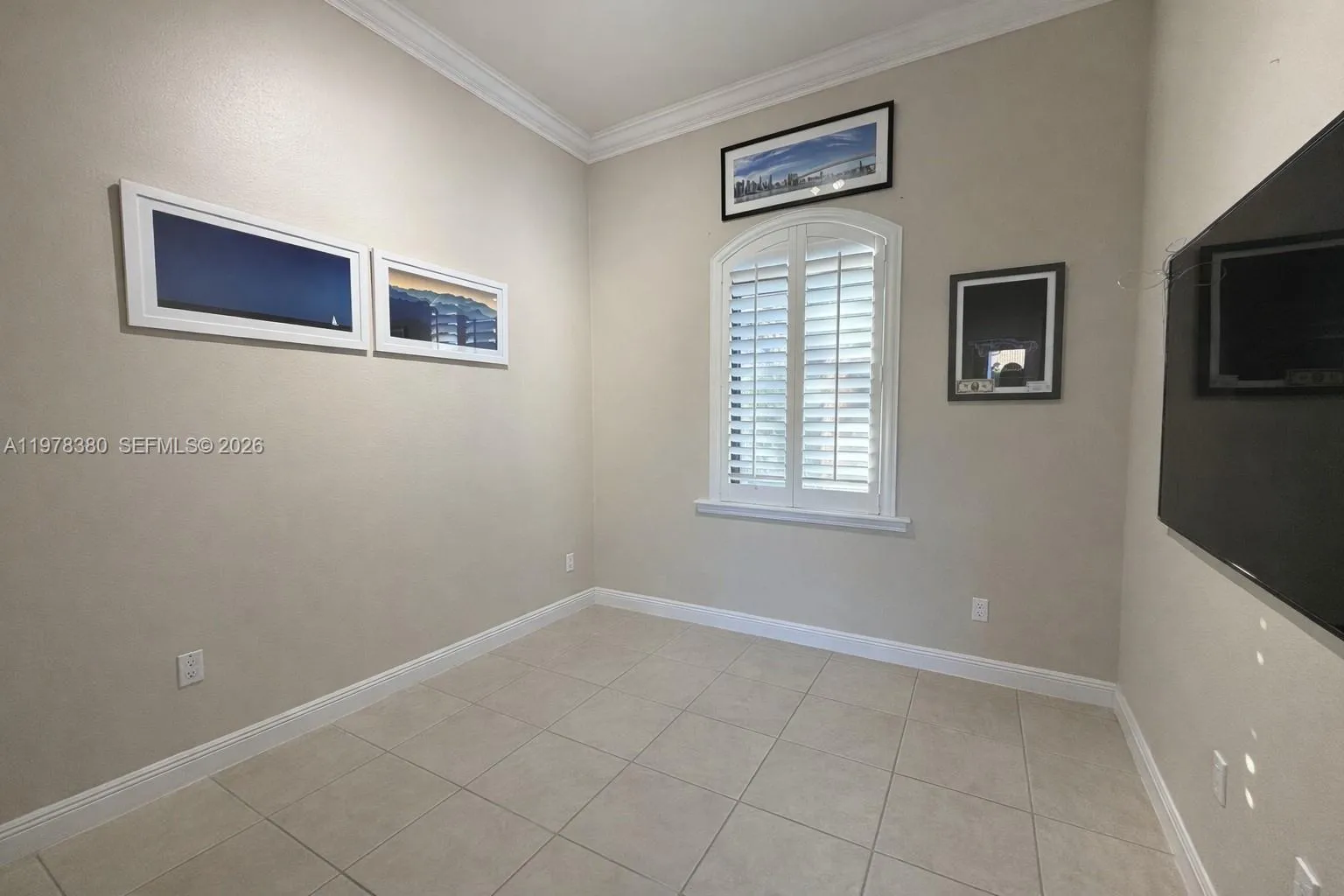 Bedroom with ensuite