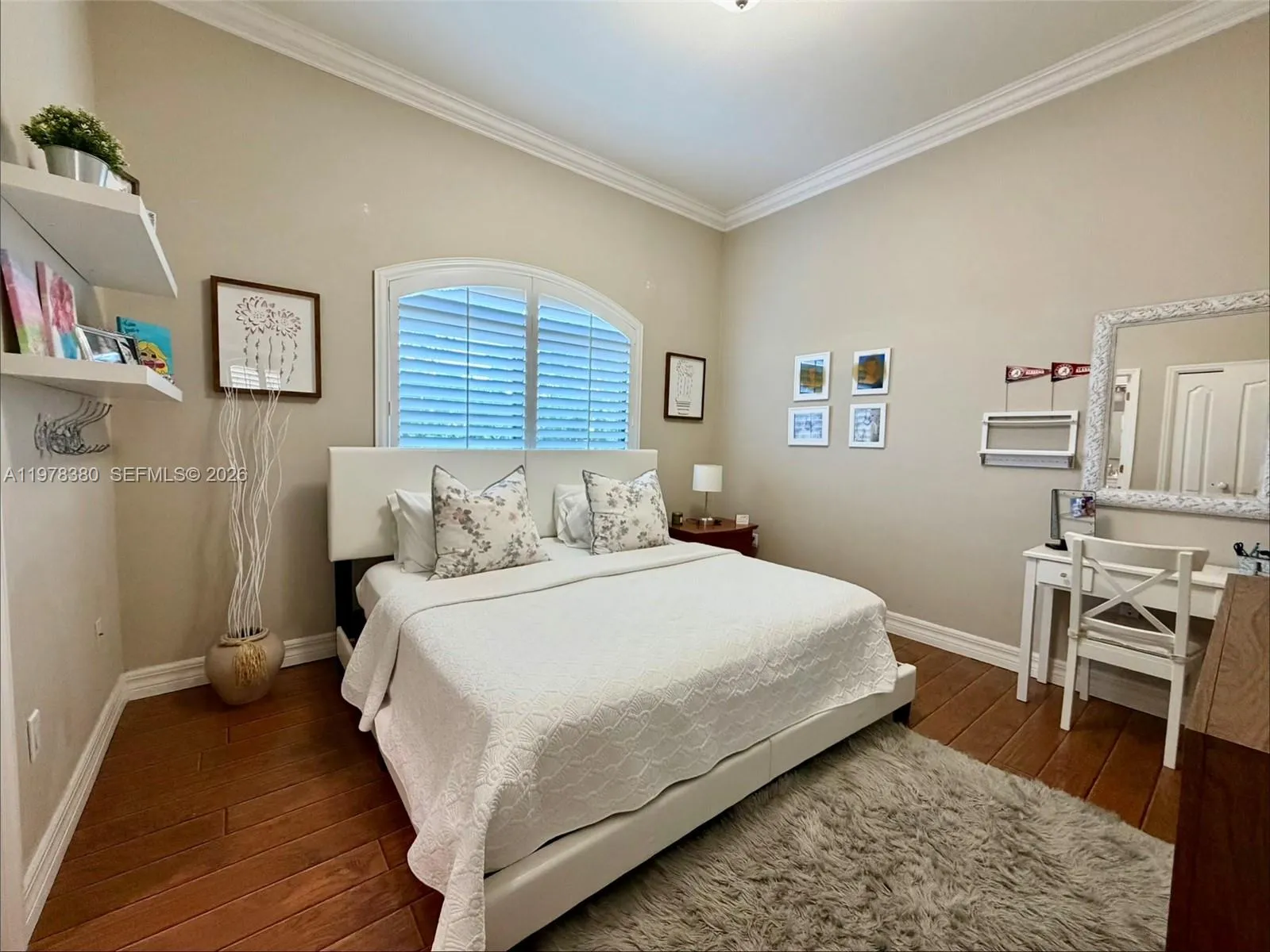 Bedroom with ensuite