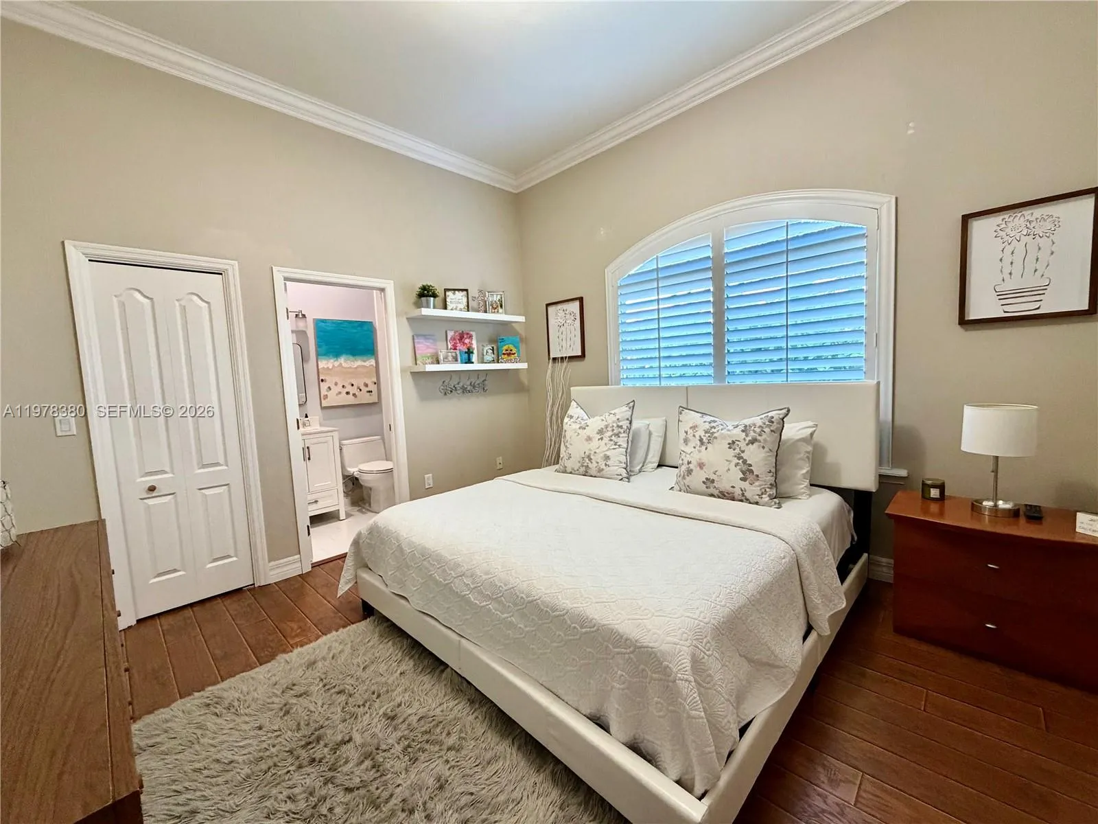 Bedroom with ensuite