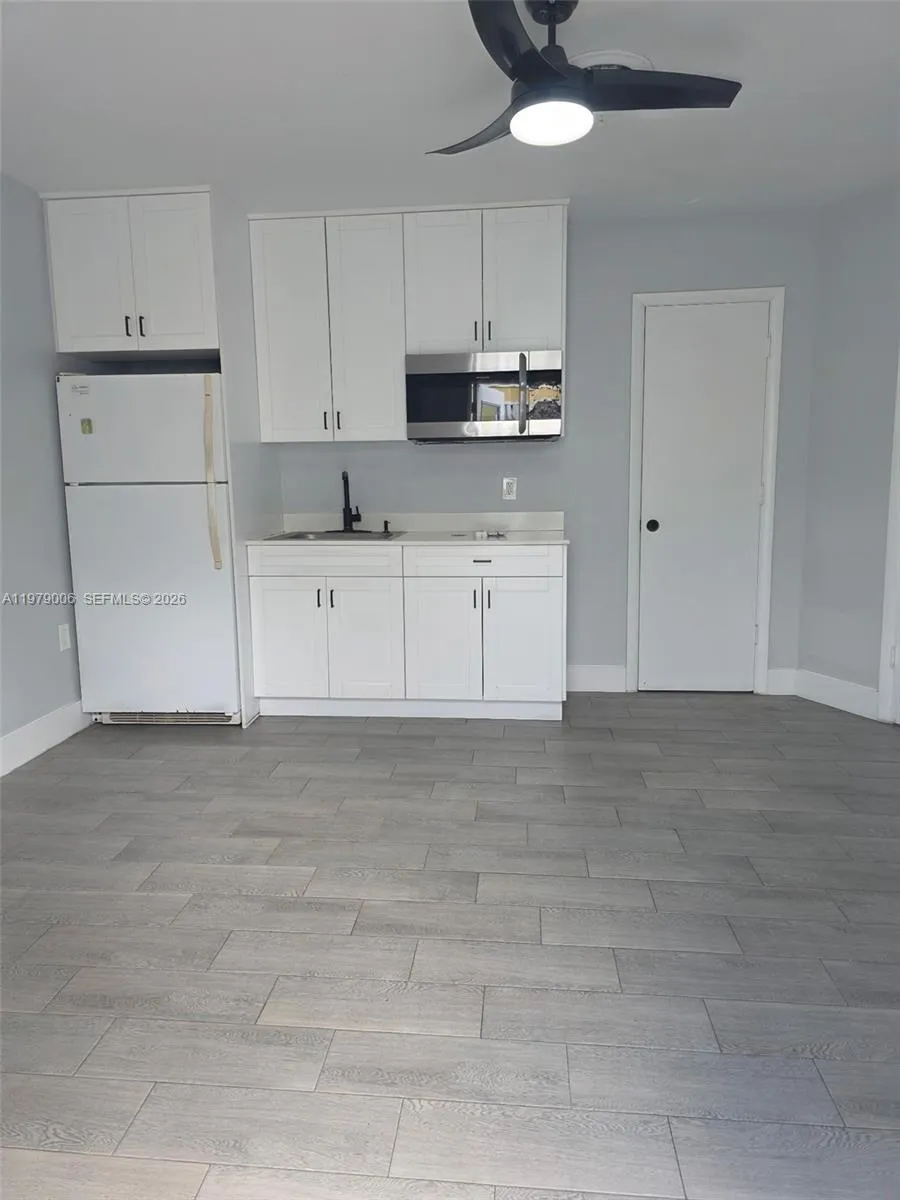 9321 Sw 26th St 1, Miami, Florida 33165, Miami, Florida 33165, 1 Bedroom Bedrooms, ,1 BathroomBathrooms,Residential Lease,For Rent,9321 Sw 26th St 1, Miami, Florida 33165,A11979006