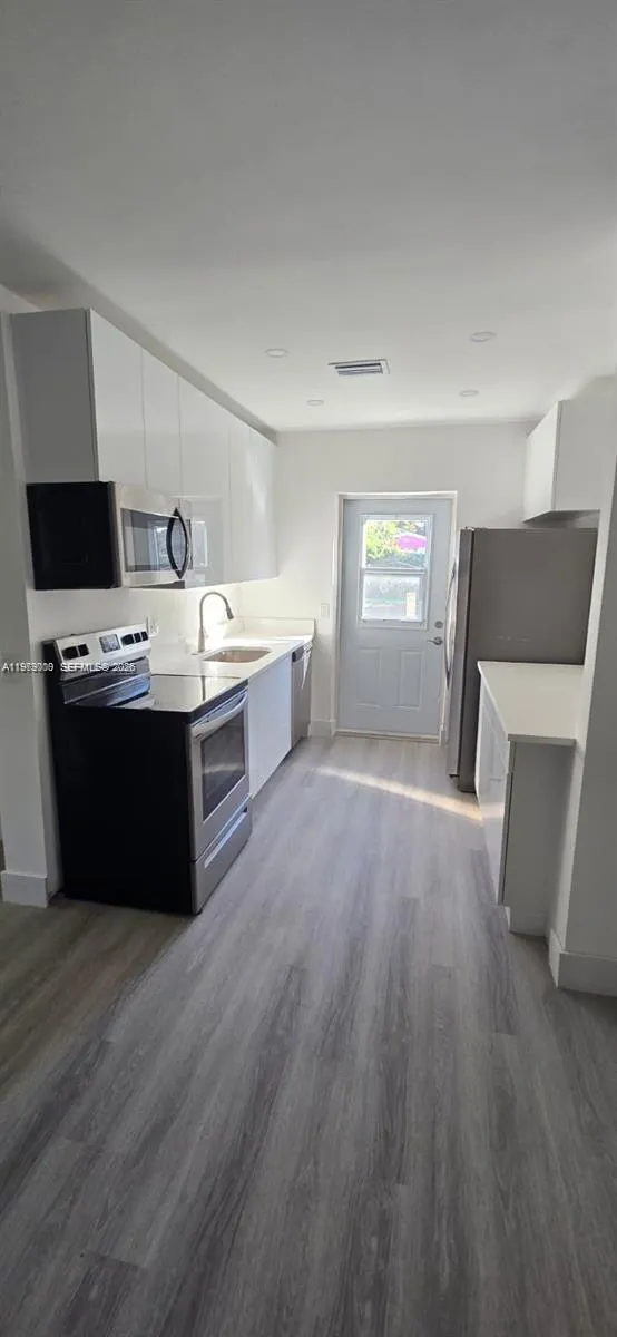 1812 Scott St 1812, Hollywood, Florida 33020, Hollywood, Florida 33020, 3 Bedrooms Bedrooms, ,1 BathroomBathrooms,Residential Lease,For Rent,1812 Scott St 1812, Hollywood, Florida 33020,A11979009