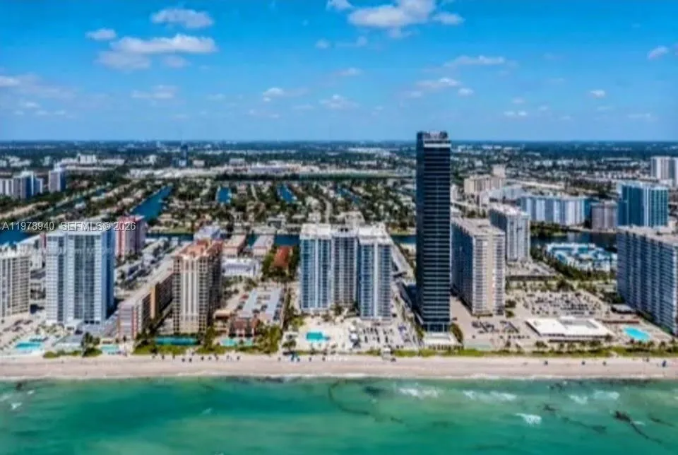 DIRECT OCEANFRONT ON THE BEACH LOCATION