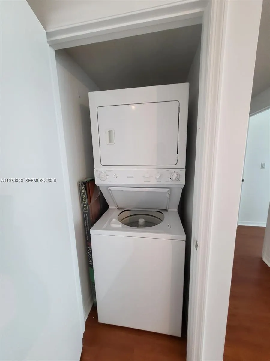 500 Brickell Ave 2906, Miami, Florida 33131, Miami, Florida 33131, 1 Bedroom Bedrooms, ,1 BathroomBathrooms,Residential Lease,For Rent,500 Brickell Ave 2906, Miami, Florida 33131,A11979052