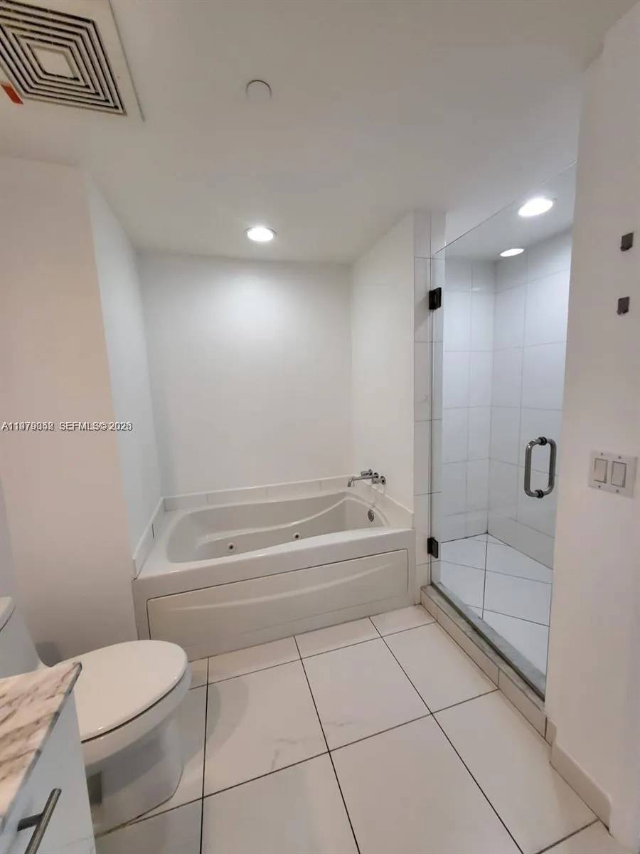 500 Brickell Ave 2906, Miami, Florida 33131, Miami, Florida 33131, 1 Bedroom Bedrooms, ,1 BathroomBathrooms,Residential Lease,For Rent,500 Brickell Ave 2906, Miami, Florida 33131,A11979052