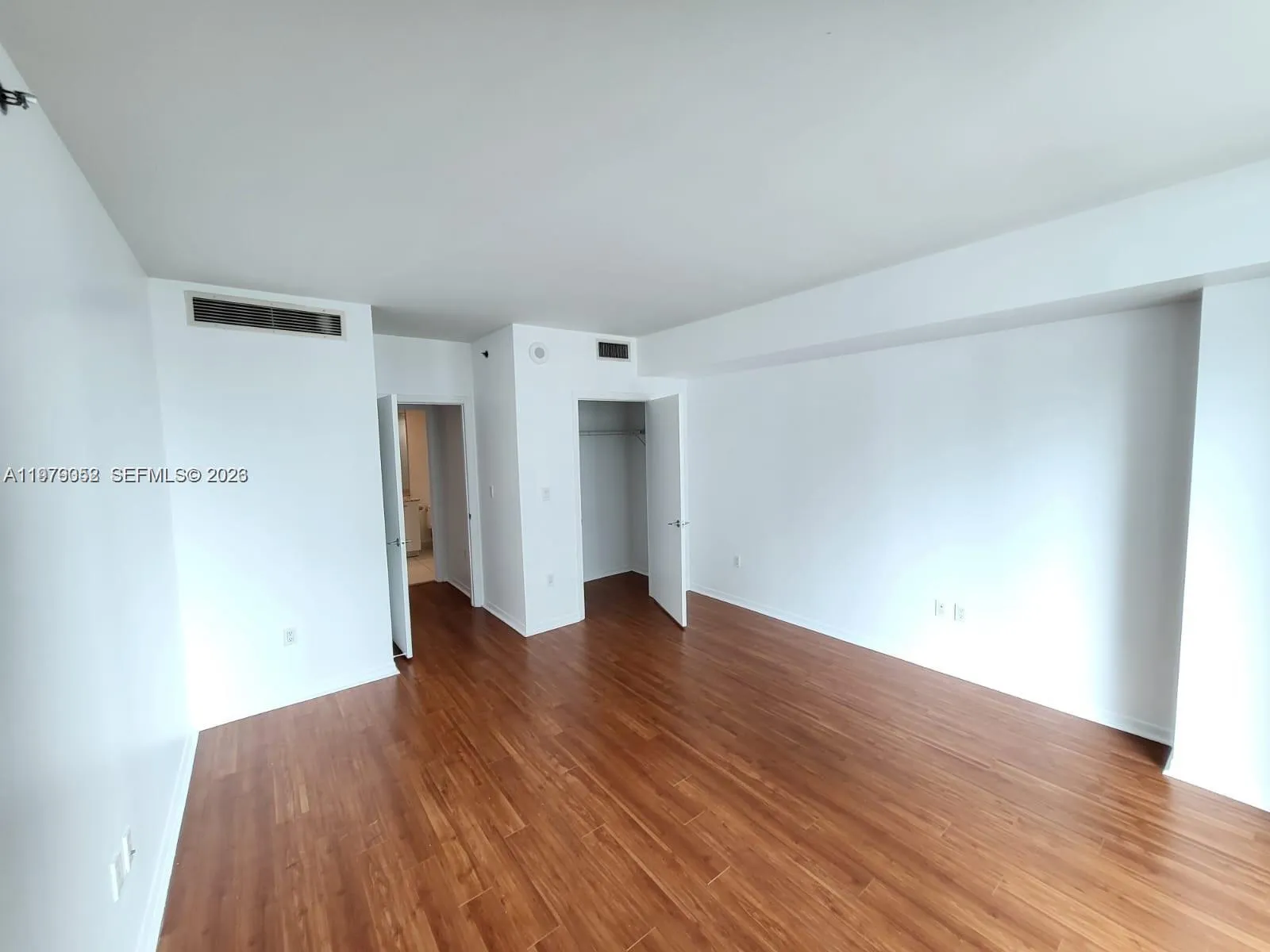 500 Brickell Ave 2906, Miami, Florida 33131, Miami, Florida 33131, 1 Bedroom Bedrooms, ,1 BathroomBathrooms,Residential Lease,For Rent,500 Brickell Ave 2906, Miami, Florida 33131,A11979052