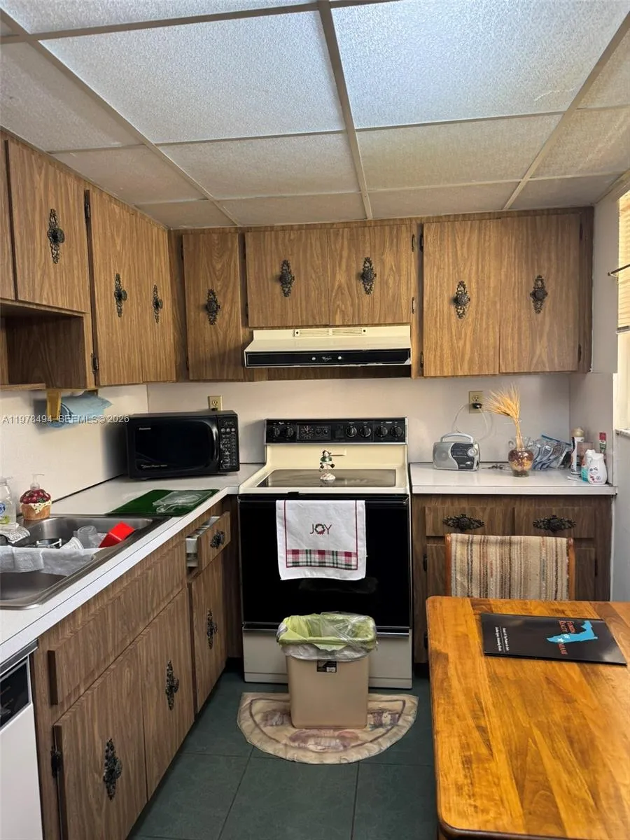 9180 Se Fontainebleau Blvd 302, Miami, Florida 331, Miami, Florida 33172, 1 Bedroom Bedrooms, ,1 BathroomBathrooms,Residential,For Sale,9180 Se Fontainebleau Blvd 302, Miami, Florida 331,A11978494