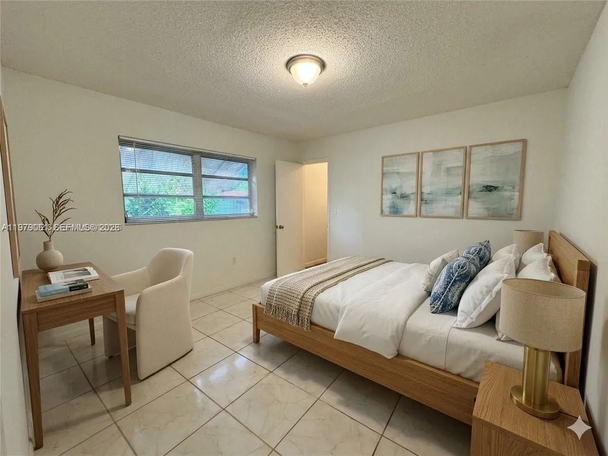 2005 Jefferson St 205, Hollywood, Florida 33020, Hollywood, Florida 33020, 2 Bedrooms Bedrooms, ,2 BathroomsBathrooms,Residential Lease,For Rent,2005 Jefferson St 205, Hollywood, Florida 33020,A11979061