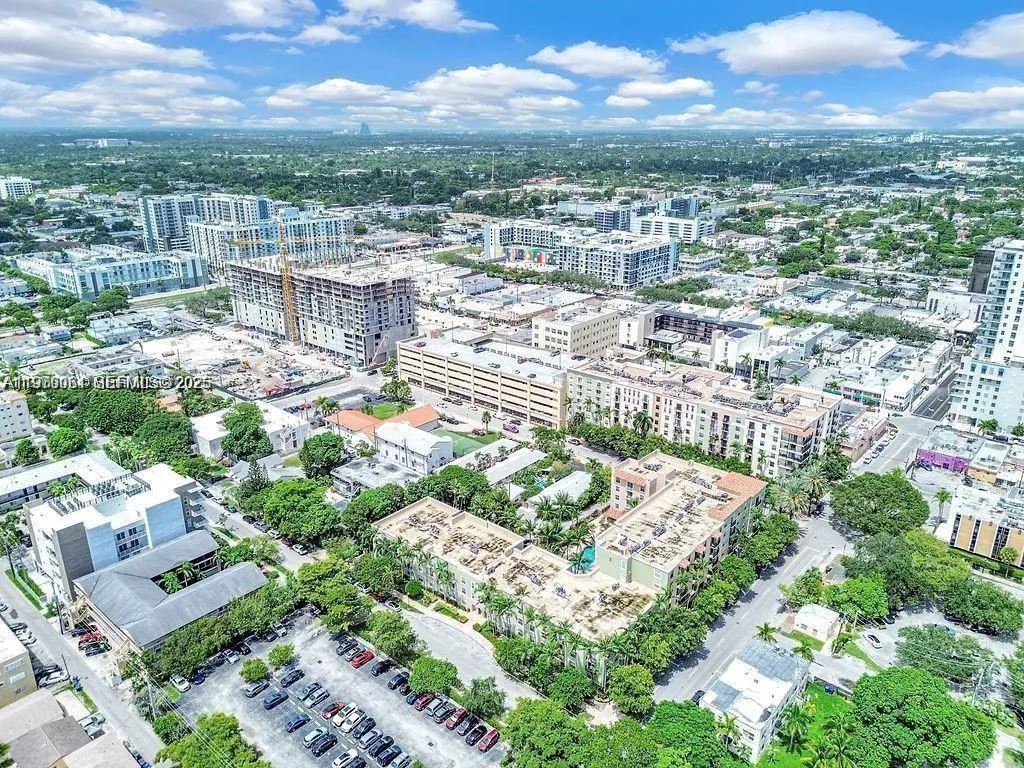 2005 Jefferson St 205, Hollywood, Florida 33020, Hollywood, Florida 33020, 2 Bedrooms Bedrooms, ,2 BathroomsBathrooms,Residential Lease,For Rent,2005 Jefferson St 205, Hollywood, Florida 33020,A11979061