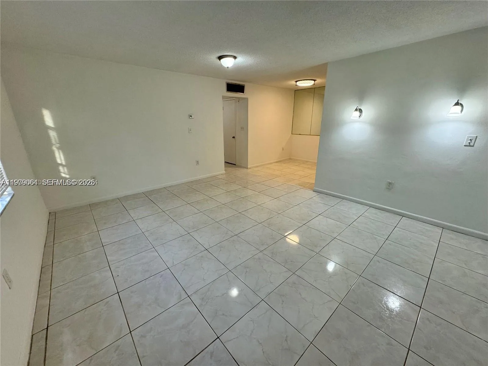 2005 Jefferson St 205, Hollywood, Florida 33020, Hollywood, Florida 33020, 2 Bedrooms Bedrooms, ,2 BathroomsBathrooms,Residential Lease,For Rent,2005 Jefferson St 205, Hollywood, Florida 33020,A11979061
