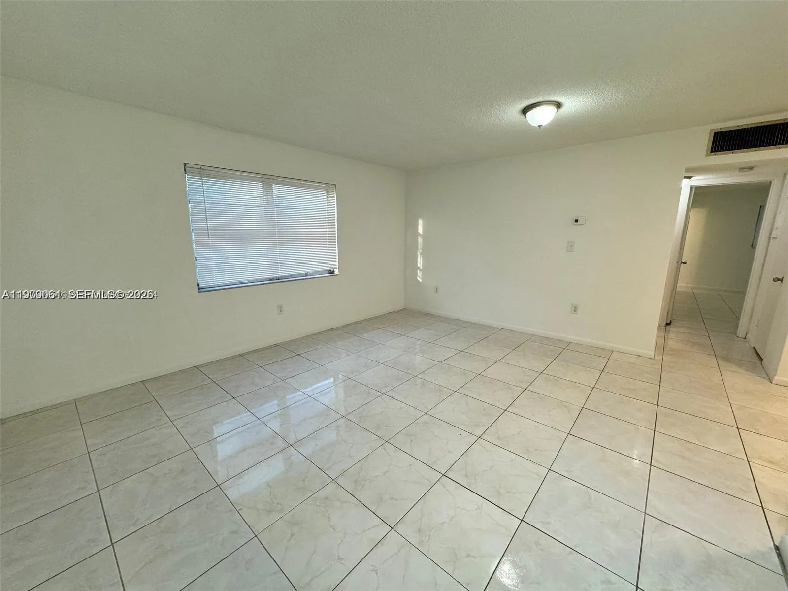 2005 Jefferson St 205, Hollywood, Florida 33020, Hollywood, Florida 33020, 2 Bedrooms Bedrooms, ,2 BathroomsBathrooms,Residential Lease,For Rent,2005 Jefferson St 205, Hollywood, Florida 33020,A11979061