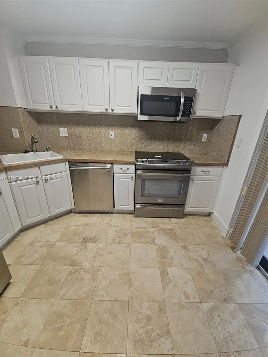 7870 Sw 102nd Ln, Miami, Florida 33156, Miami, Florida 33156, 2 Bedrooms Bedrooms, ,2 BathroomsBathrooms,Residential,For Sale,7870 Sw 102nd Ln, Miami, Florida 33156,A11979094