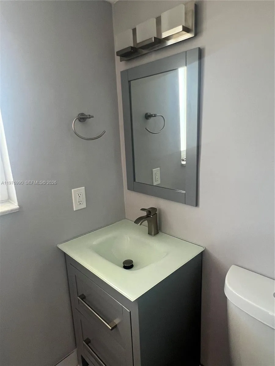 3304 Virginia St 7b, Miami, Florida 33133, Miami, Florida 33133, 2 Bedrooms Bedrooms, ,2 BathroomsBathrooms,Residential,For Sale,3304 Virginia St 7b, Miami, Florida 33133,A11976990