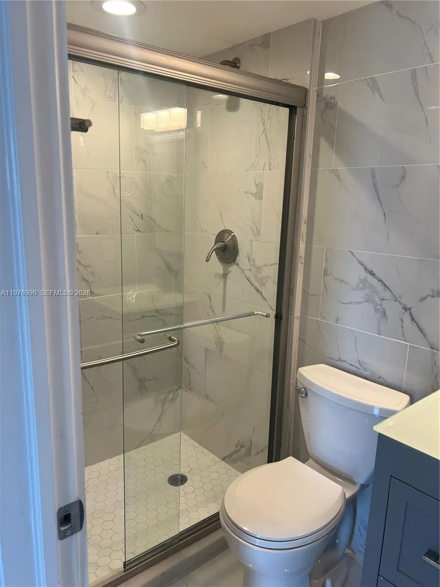 3304 Virginia St 7b, Miami, Florida 33133, Miami, Florida 33133, 2 Bedrooms Bedrooms, ,2 BathroomsBathrooms,Residential,For Sale,3304 Virginia St 7b, Miami, Florida 33133,A11976990