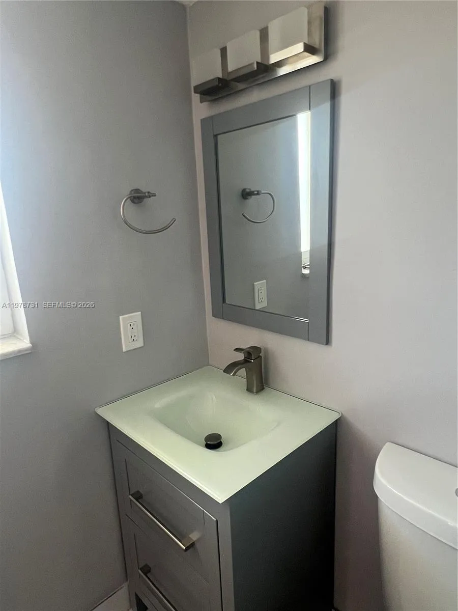 3304 Virginia St 7b, Miami, Florida 33133, Miami, Florida 33133, 2 Bedrooms Bedrooms, ,2 BathroomsBathrooms,Residential Lease,For Rent,3304 Virginia St 7b, Miami, Florida 33133,A11978731