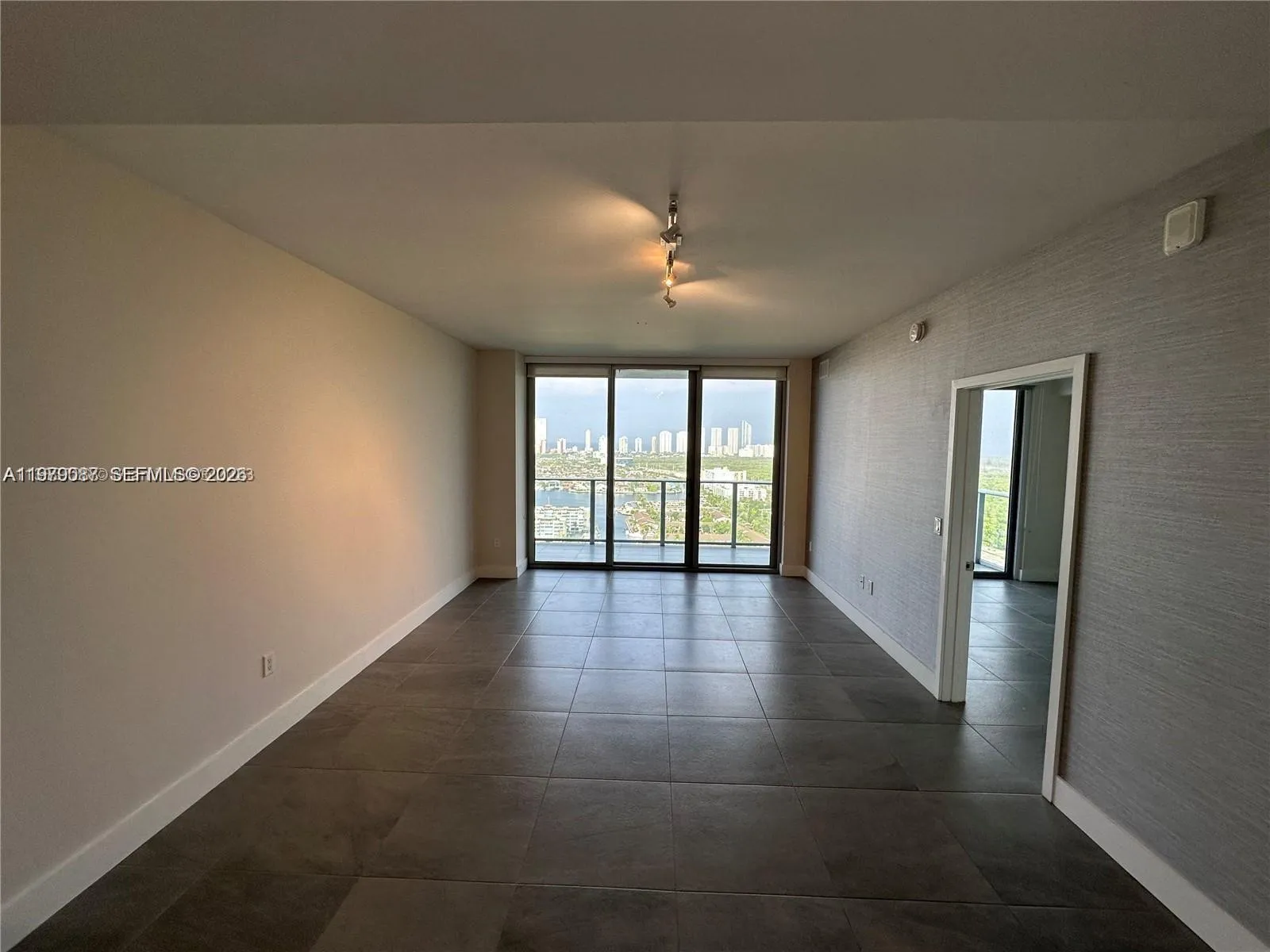 16385 Biscayne Blvd 2716, North Miami Beach, Flori, North Miami Beach, Florida 33160, 2 Bedrooms Bedrooms, ,2 BathroomsBathrooms,Residential Lease,For Rent,16385 Biscayne Blvd 2716, North Miami Beach, Flori,A11979087