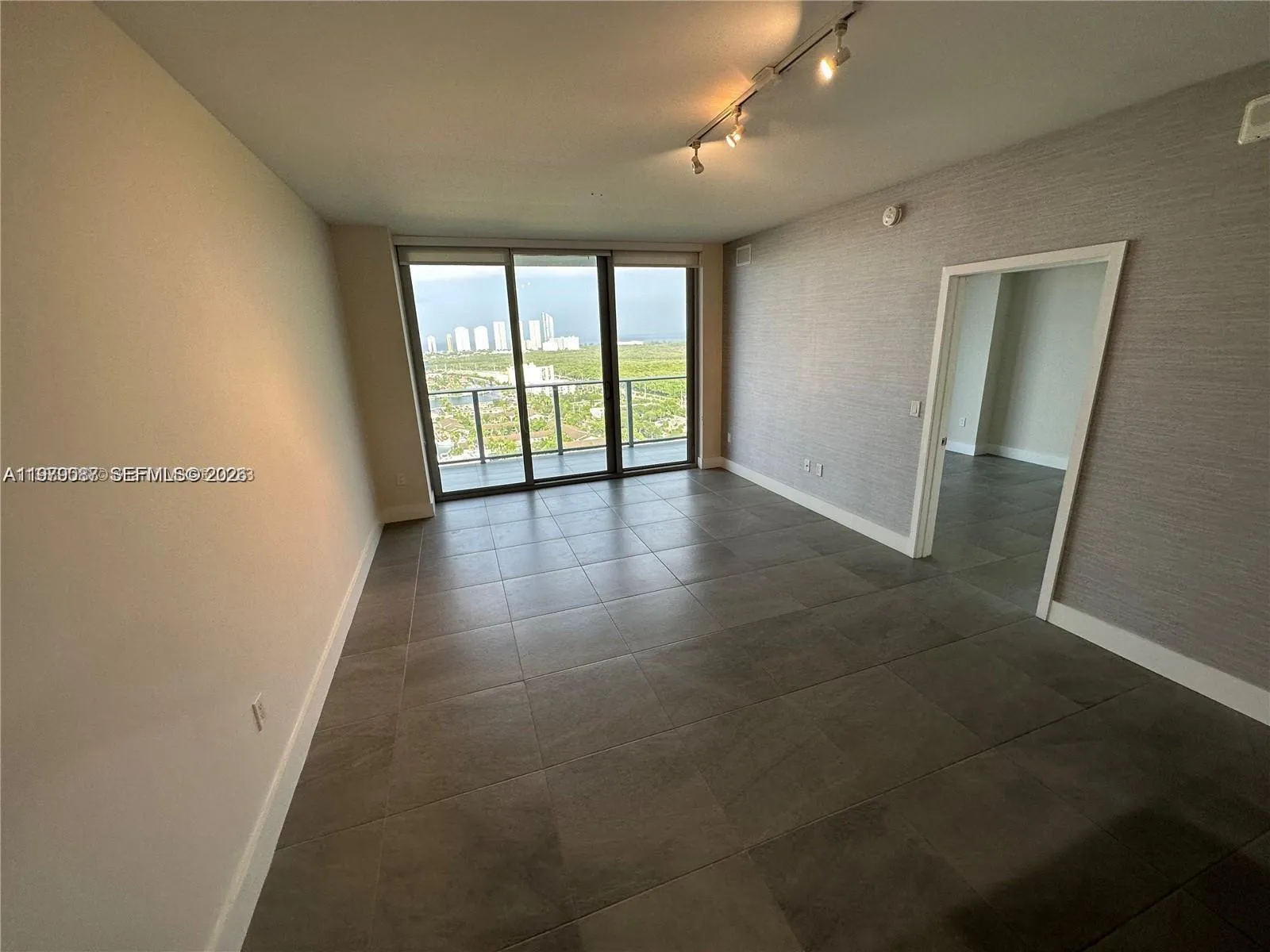 16385 Biscayne Blvd 2716, North Miami Beach, Flori, North Miami Beach, Florida 33160, 2 Bedrooms Bedrooms, ,2 BathroomsBathrooms,Residential Lease,For Rent,16385 Biscayne Blvd 2716, North Miami Beach, Flori,A11979087