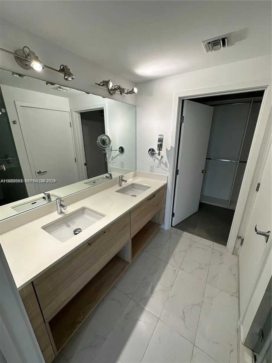 16385 Biscayne Blvd 2716, North Miami Beach, Flori, North Miami Beach, Florida 33160, 2 Bedrooms Bedrooms, ,2 BathroomsBathrooms,Residential Lease,For Rent,16385 Biscayne Blvd 2716, North Miami Beach, Flori,A11979087