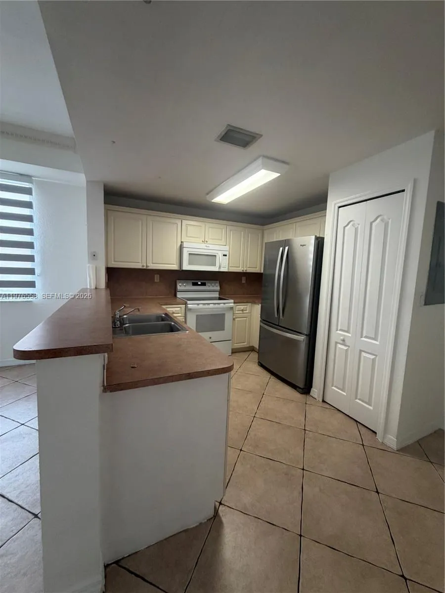 Miami, Florida 33174, 3 Bedrooms Bedrooms, ,2 BathroomsBathrooms,Residential Lease,For Rent,A11976558