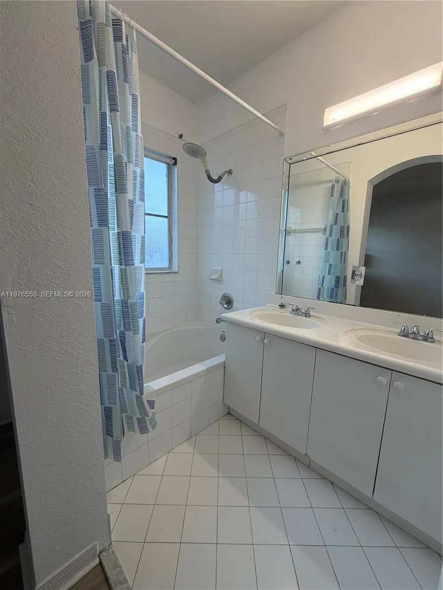 Miami, Florida 33174, 3 Bedrooms Bedrooms, ,2 BathroomsBathrooms,Residential Lease,For Rent,A11976558