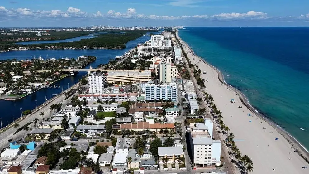 2005 Jefferson St 205, Hollywood, Florida 33020, Hollywood, Florida 33020, 2 Bedrooms Bedrooms, ,2 BathroomsBathrooms,Residential,For Sale,2005 Jefferson St 205, Hollywood, Florida 33020,A11979129