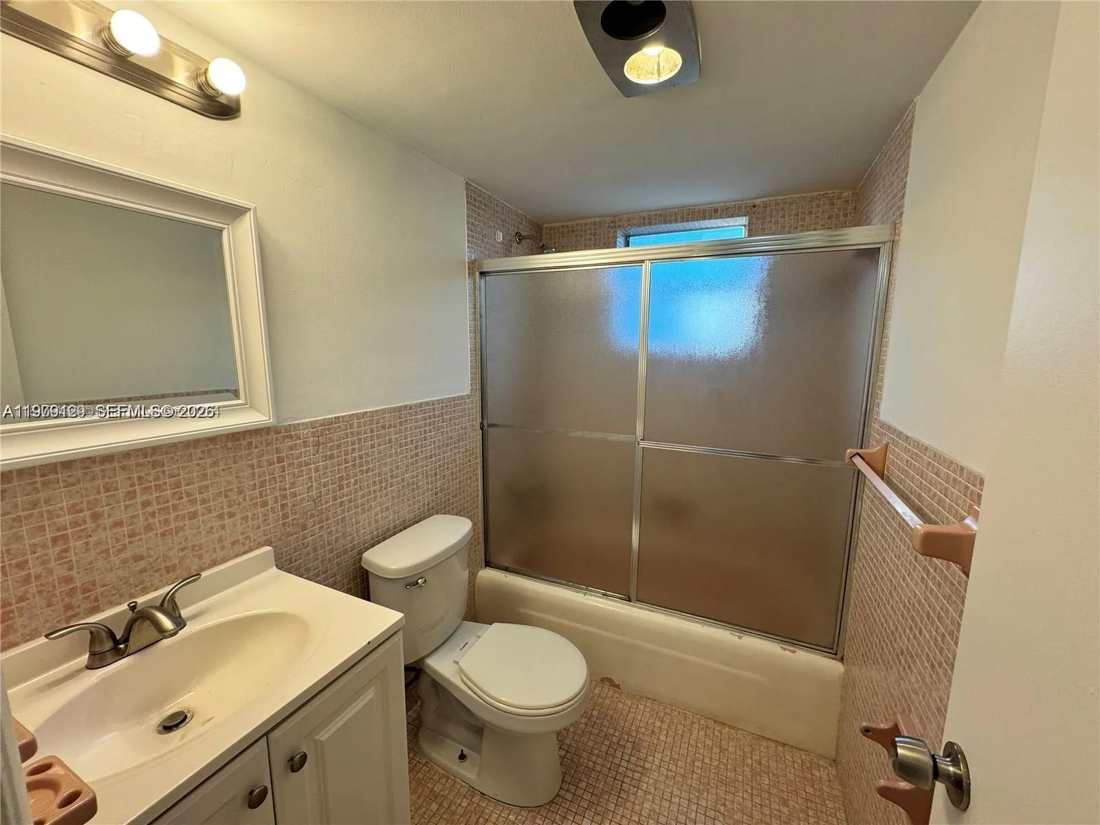 2005 Jefferson St 205, Hollywood, Florida 33020, Hollywood, Florida 33020, 2 Bedrooms Bedrooms, ,2 BathroomsBathrooms,Residential,For Sale,2005 Jefferson St 205, Hollywood, Florida 33020,A11979129