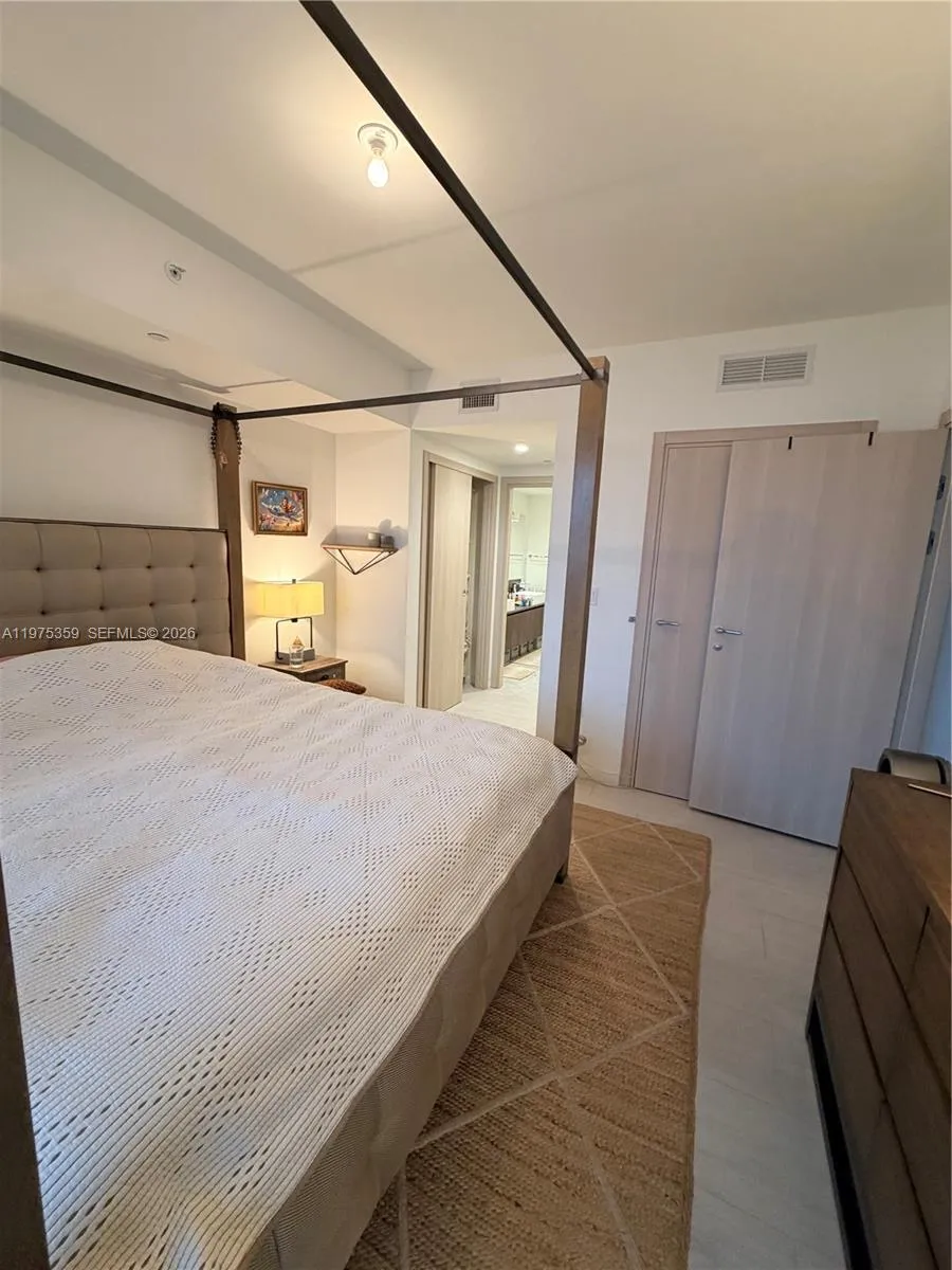 1000 Brickell Plz 2606, Miami, Florida 33131, Miami, Florida 33131, 1 Bedroom Bedrooms, ,1 BathroomBathrooms,Residential Lease,For Rent,1000 Brickell Plz 2606, Miami, Florida 33131,A11975359