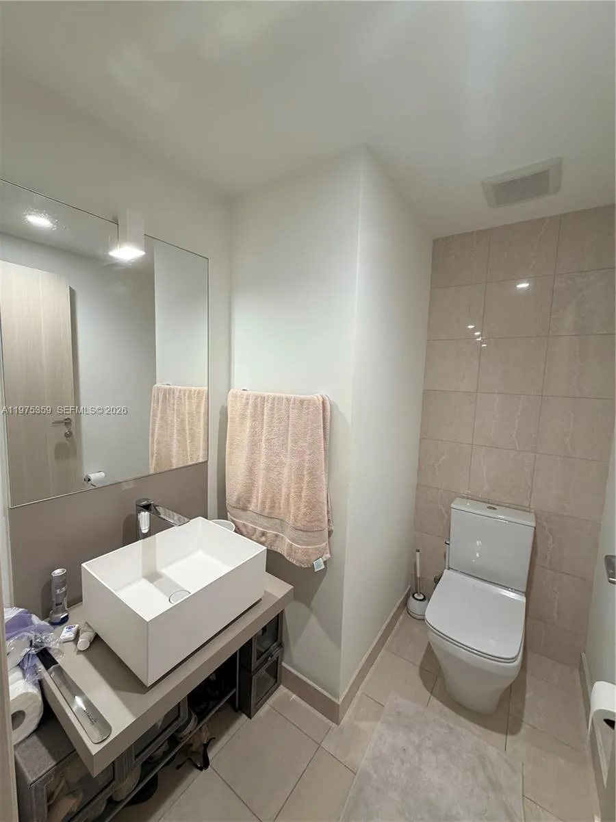 1000 Brickell Plz 2606, Miami, Florida 33131, Miami, Florida 33131, 1 Bedroom Bedrooms, ,1 BathroomBathrooms,Residential Lease,For Rent,1000 Brickell Plz 2606, Miami, Florida 33131,A11975359