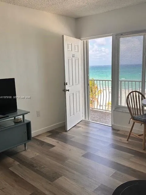 300 Oregon St 403, Hollywood, Florida 33019, Hollywood, Florida 33019, 1 Bedroom Bedrooms, ,1 BathroomBathrooms,Residential Lease,For Rent,300 Oregon St 403, Hollywood, Florida 33019,A11979190
