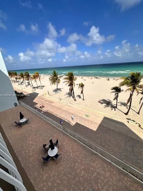 300 Oregon St 403, Hollywood, Florida 33019, Hollywood, Florida 33019, 1 Bedroom Bedrooms, ,1 BathroomBathrooms,Residential Lease,For Rent,300 Oregon St 403, Hollywood, Florida 33019,A11979190