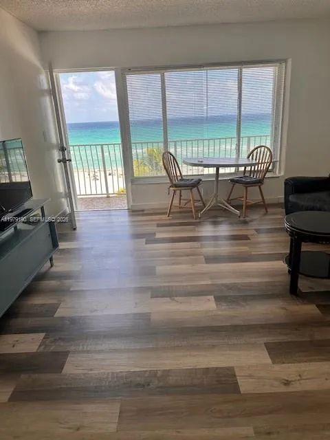 300 Oregon St 403, Hollywood, Florida 33019, Hollywood, Florida 33019, 1 Bedroom Bedrooms, ,1 BathroomBathrooms,Residential Lease,For Rent,300 Oregon St 403, Hollywood, Florida 33019,A11979190
