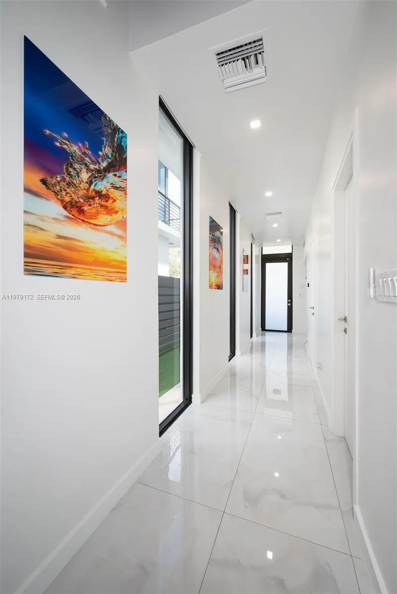 2516 Ne 21st St B, Fort Lauderdale, Florida 33305, Fort Lauderdale, Florida 33305, 3 Bedrooms Bedrooms, ,3 BathroomsBathrooms,Residential Lease,For Rent,2516 Ne 21st St B, Fort Lauderdale, Florida 33305,A11979172