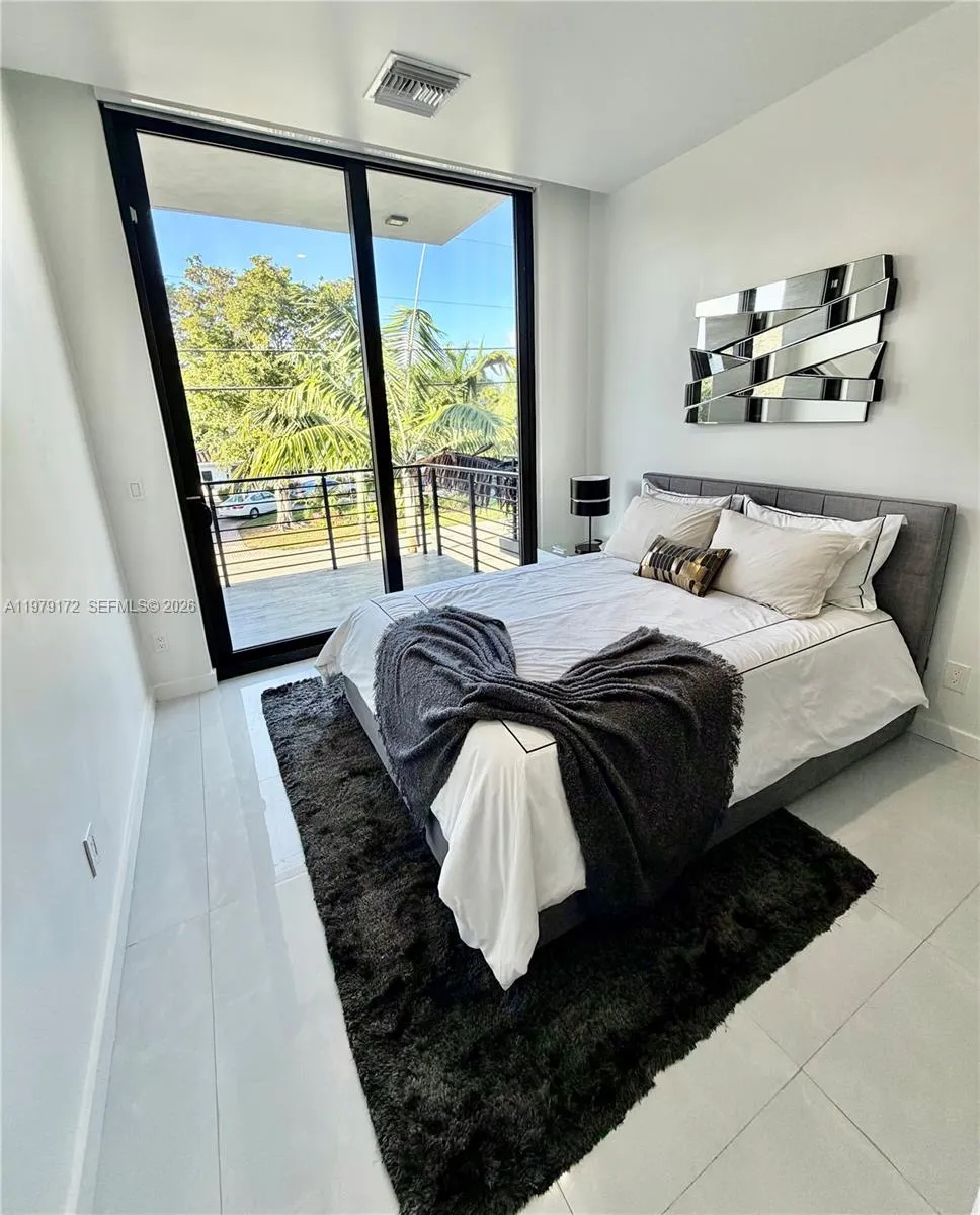 2516 Ne 21st St B, Fort Lauderdale, Florida 33305, Fort Lauderdale, Florida 33305, 3 Bedrooms Bedrooms, ,3 BathroomsBathrooms,Residential Lease,For Rent,2516 Ne 21st St B, Fort Lauderdale, Florida 33305,A11979172