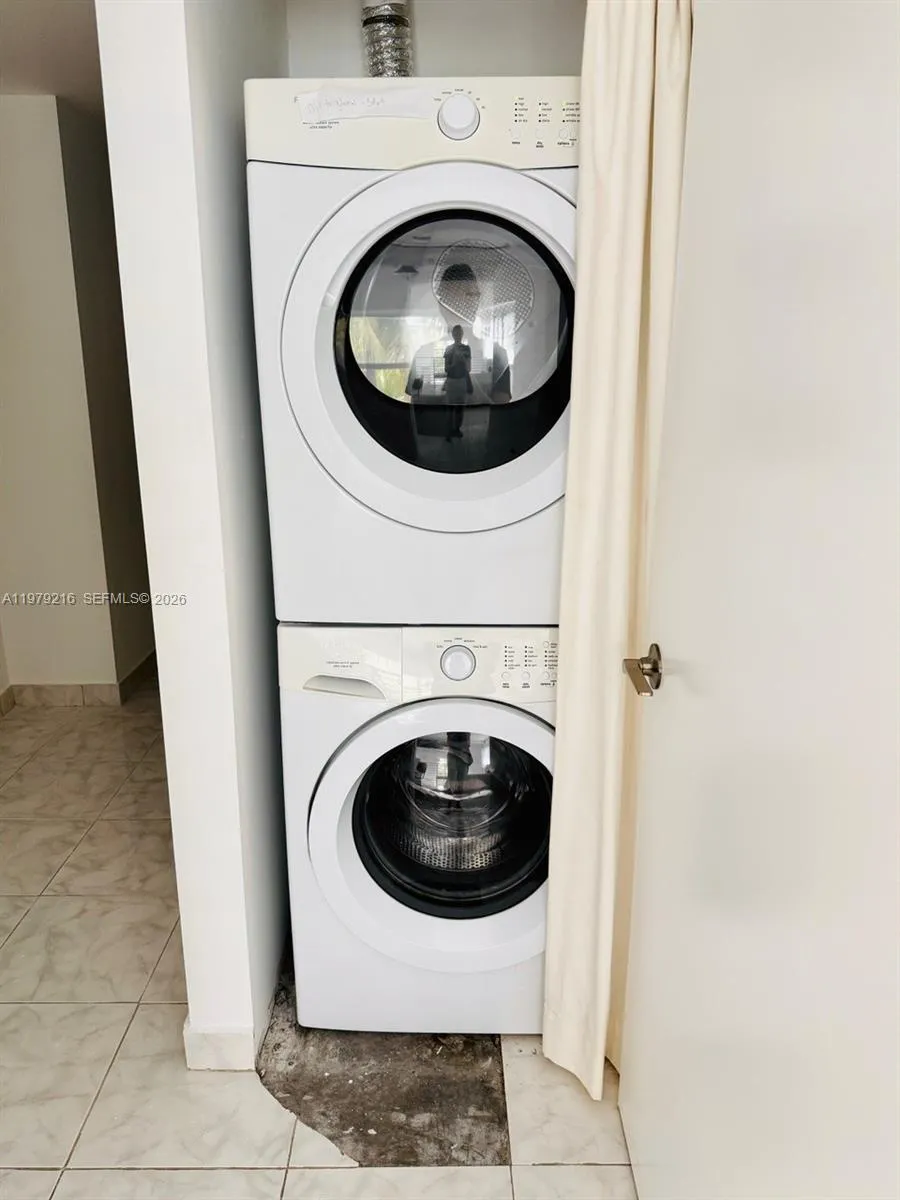 7700 Collins Ave 5, Miami Beach, Florida 33141, Miami Beach, Florida 33141, 2 Bedrooms Bedrooms, ,2 BathroomsBathrooms,Residential Lease,For Rent,7700 Collins Ave 5, Miami Beach, Florida 33141,A11979216