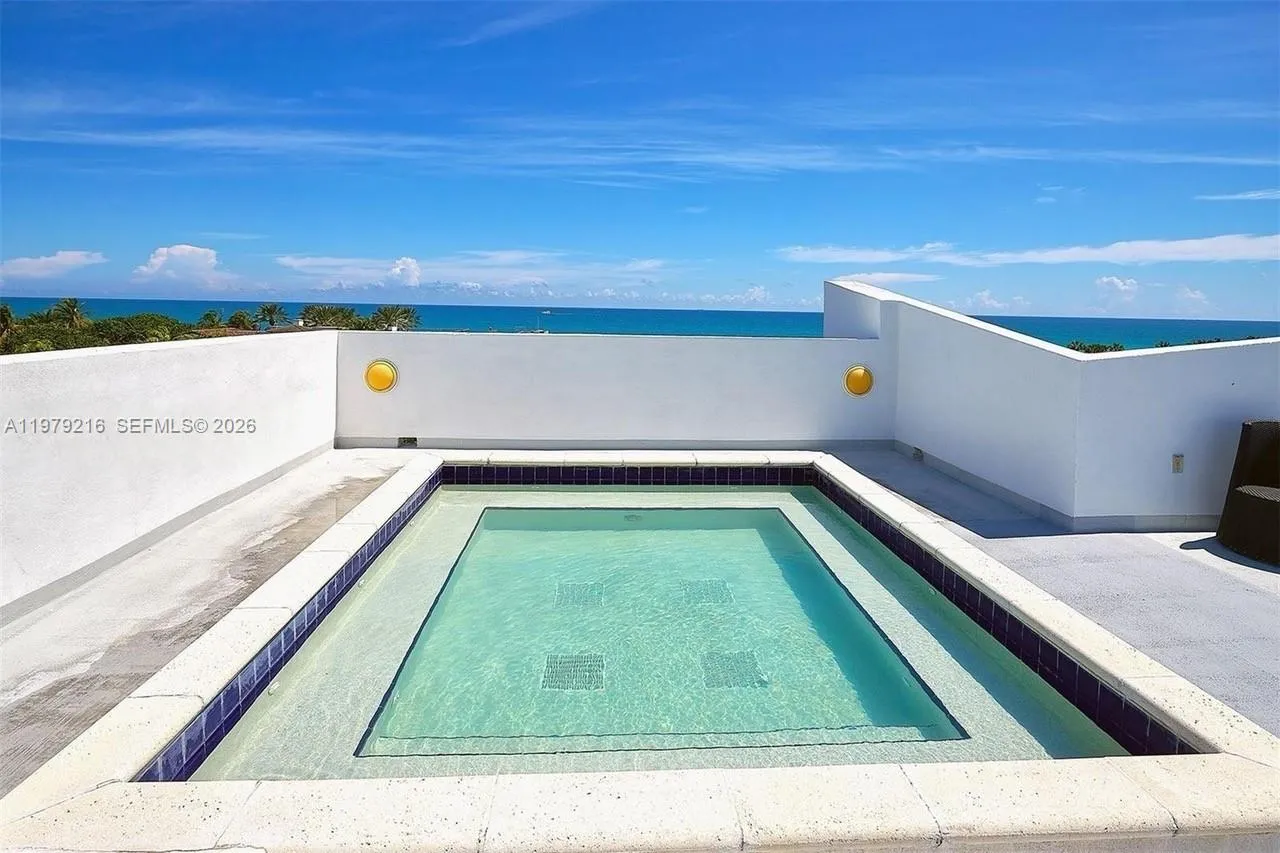 7700 Collins Ave 5, Miami Beach, Florida 33141, Miami Beach, Florida 33141, 2 Bedrooms Bedrooms, ,2 BathroomsBathrooms,Residential Lease,For Rent,7700 Collins Ave 5, Miami Beach, Florida 33141,A11979216