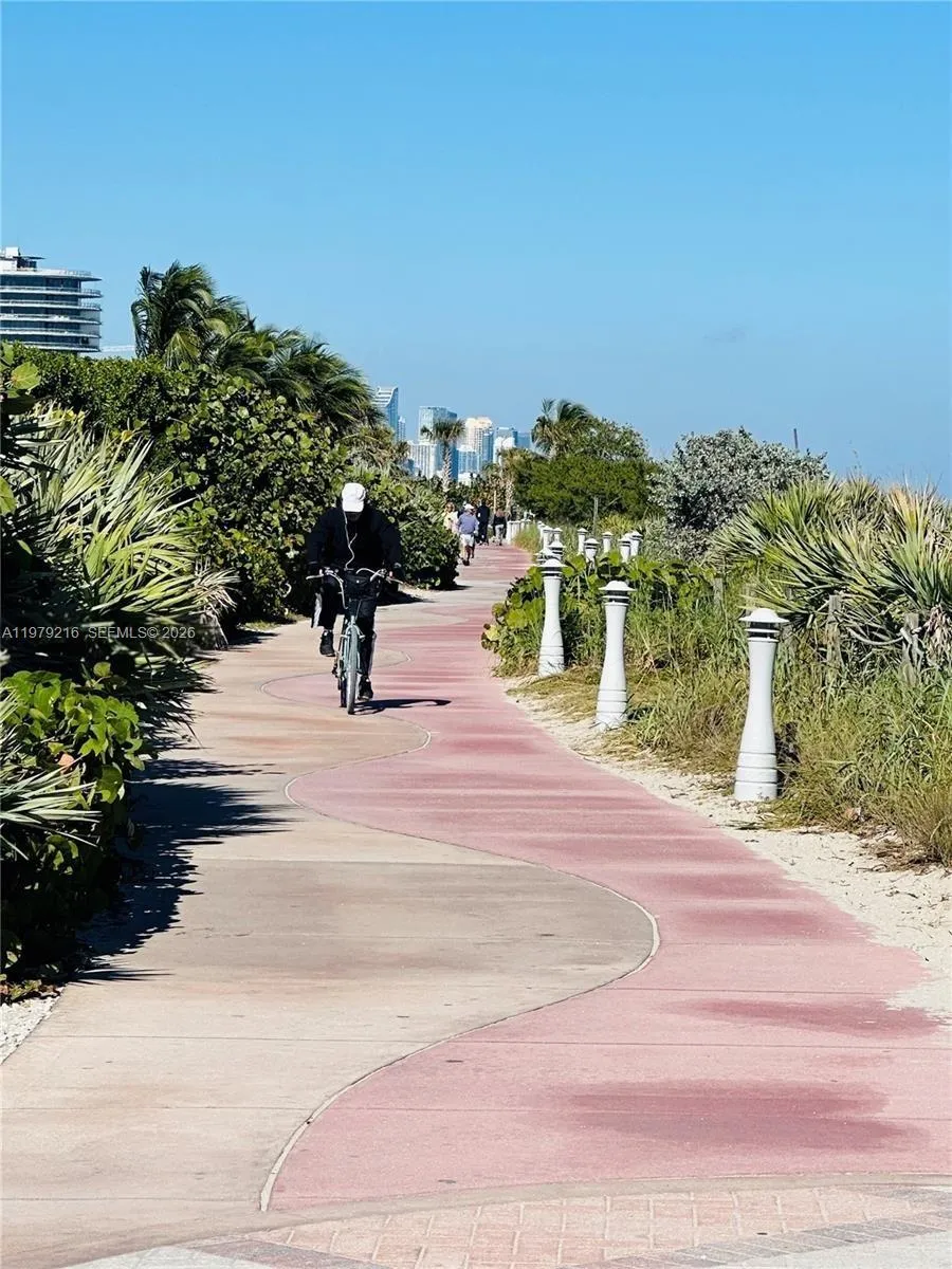 7700 Collins Ave 5, Miami Beach, Florida 33141, Miami Beach, Florida 33141, 2 Bedrooms Bedrooms, ,2 BathroomsBathrooms,Residential Lease,For Rent,7700 Collins Ave 5, Miami Beach, Florida 33141,A11979216