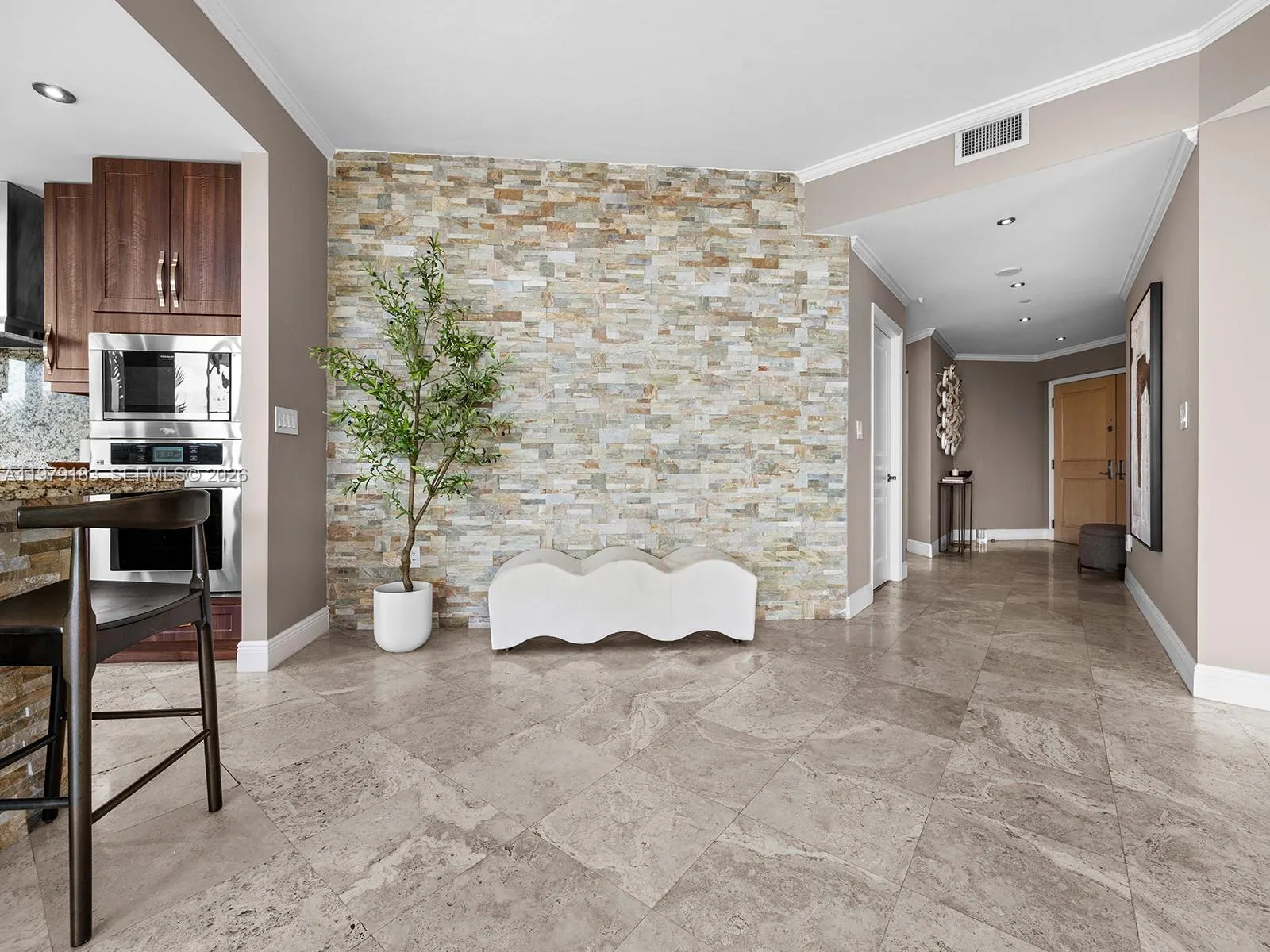 2645 S Bayshore Dr 304, Miami, Florida 33133, Miami, Florida 33133, 3 Bedrooms Bedrooms, ,3 BathroomsBathrooms,Residential Lease,For Rent,2645 S Bayshore Dr 304, Miami, Florida 33133,A11979183