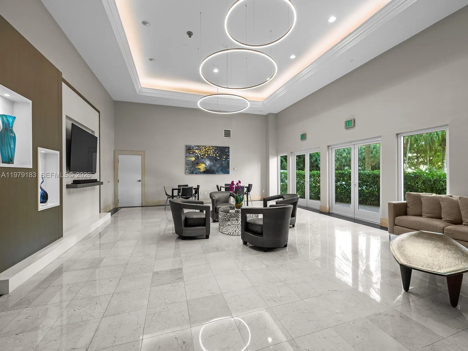 \"Club\"/Lounge Room