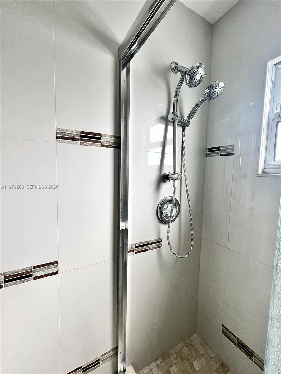 1940 Adams St 2, Hollywood, Florida 33020, Hollywood, Florida 33020, 1 Bedroom Bedrooms, ,1 BathroomBathrooms,Residential Lease,For Rent,1940 Adams St 2, Hollywood, Florida 33020,A11979263