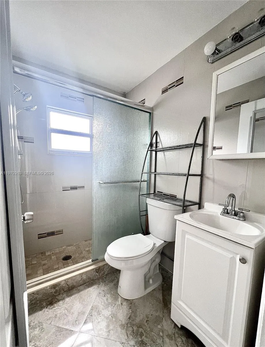 1940 Adams St 2, Hollywood, Florida 33020, Hollywood, Florida 33020, 1 Bedroom Bedrooms, ,1 BathroomBathrooms,Residential Lease,For Rent,1940 Adams St 2, Hollywood, Florida 33020,A11979263