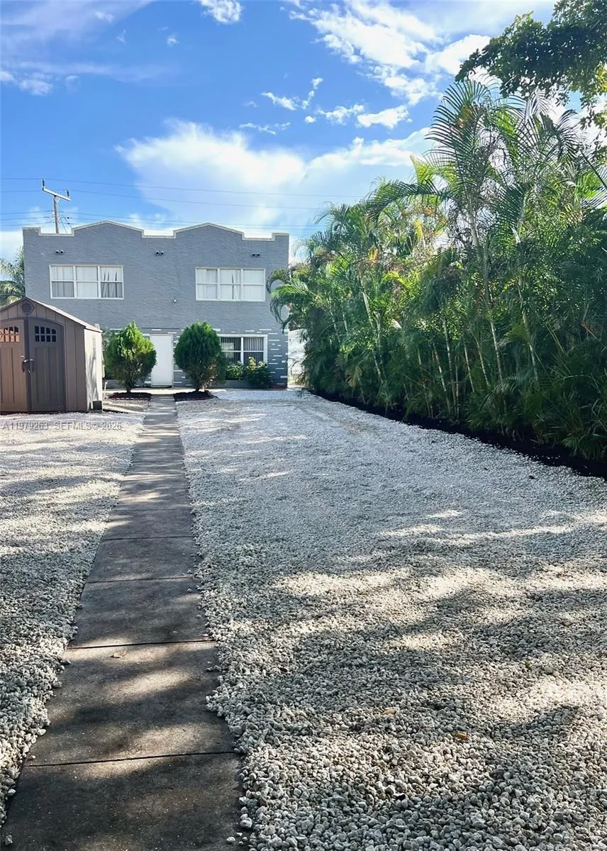 1940 Adams St 2, Hollywood, Florida 33020, Hollywood, Florida 33020, 1 Bedroom Bedrooms, ,1 BathroomBathrooms,Residential Lease,For Rent,1940 Adams St 2, Hollywood, Florida 33020,A11979263