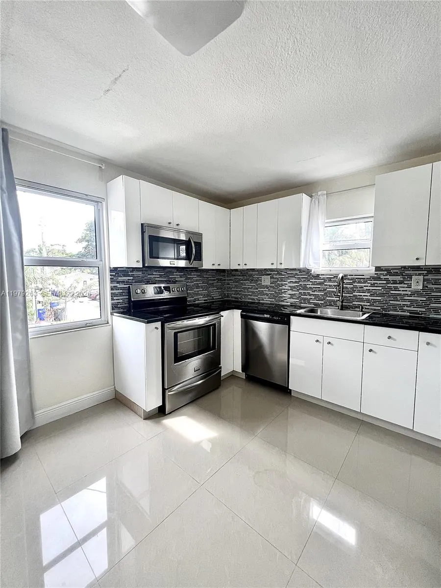 1940 Adams St 2, Hollywood, Florida 33020, Hollywood, Florida 33020, 1 Bedroom Bedrooms, ,1 BathroomBathrooms,Residential Lease,For Rent,1940 Adams St 2, Hollywood, Florida 33020,A11979263